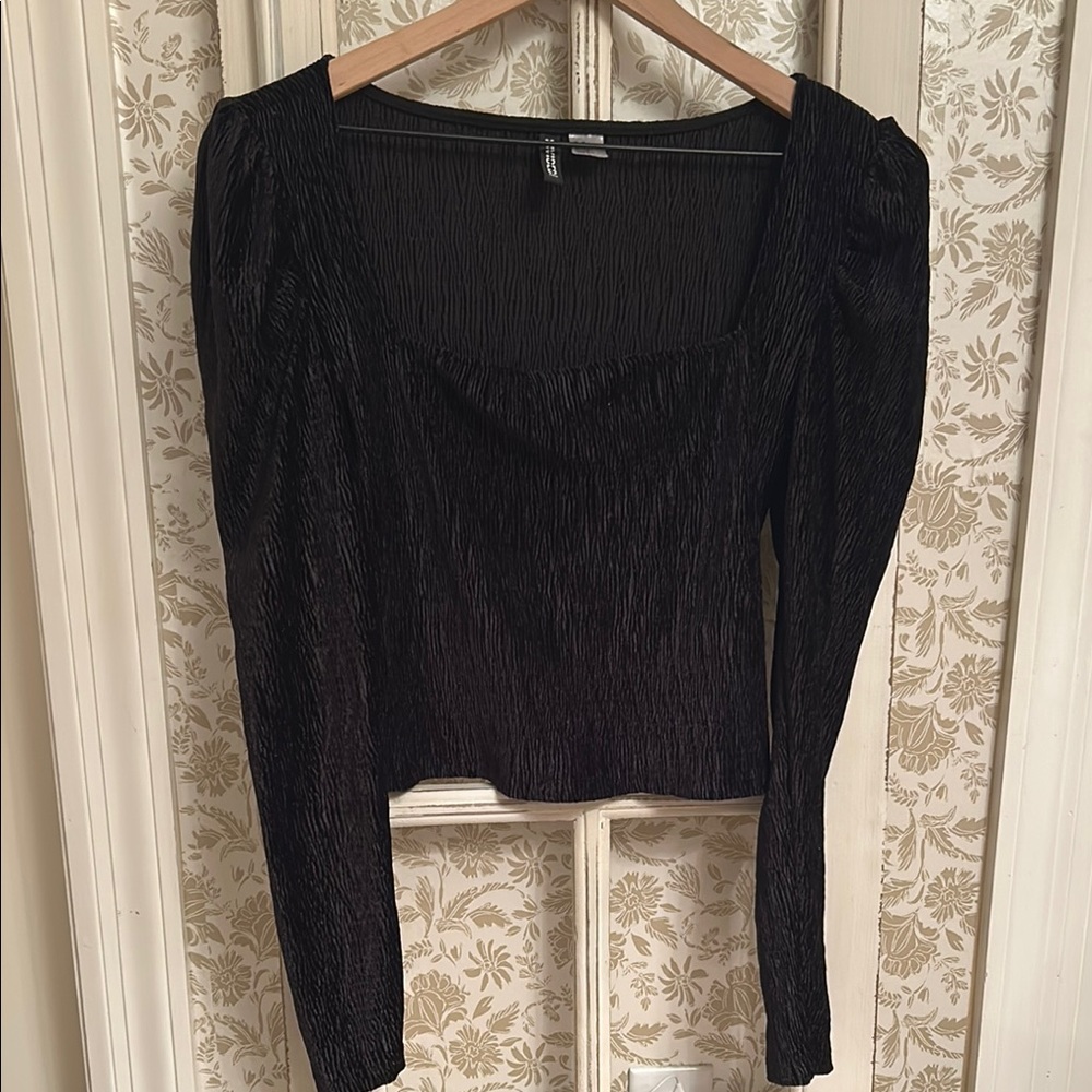 EUC divided black velvet long sleeve square neck top